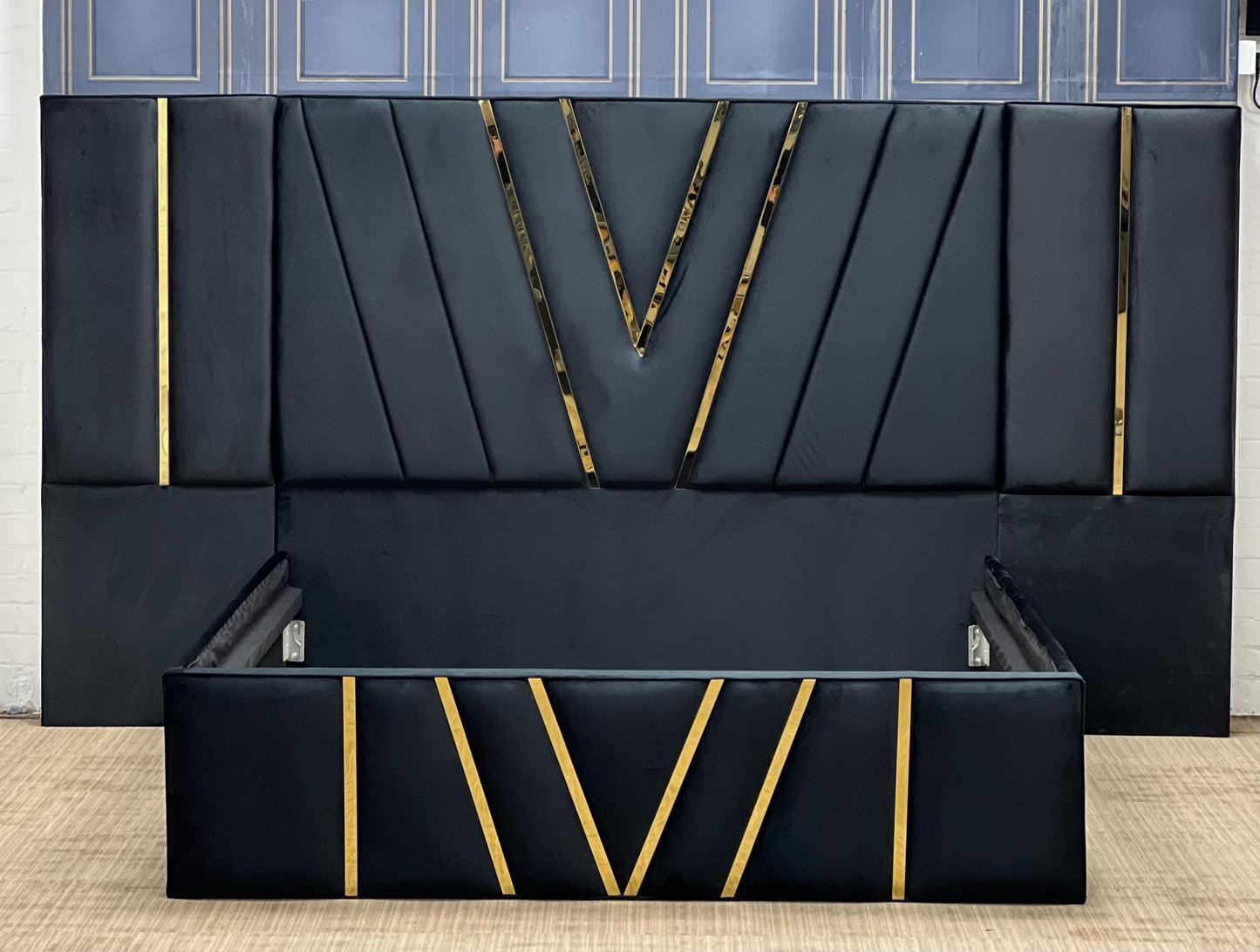 2025 VICTORIA PANEL BED