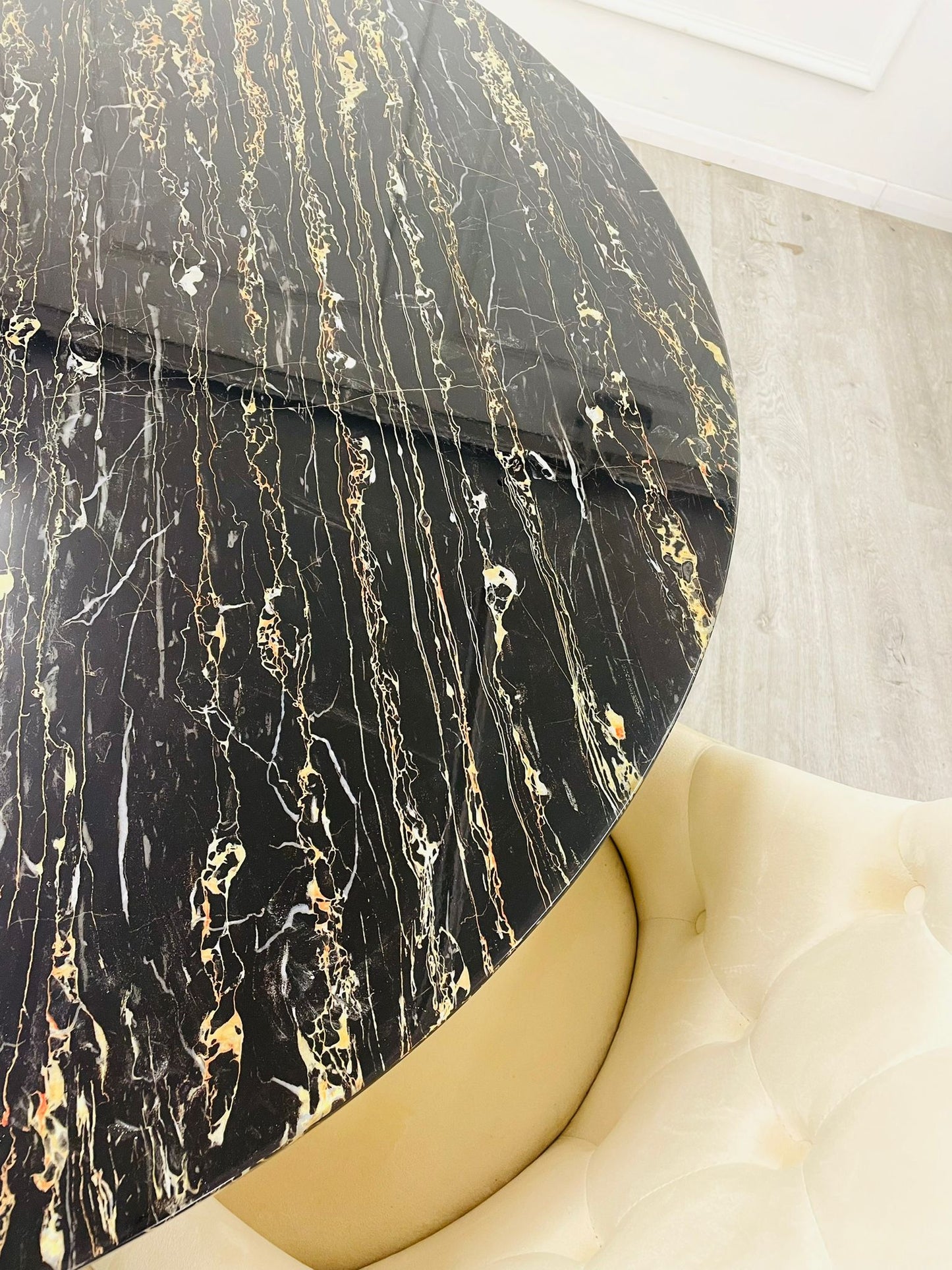 Lucien 1.2 Round Dinning Table