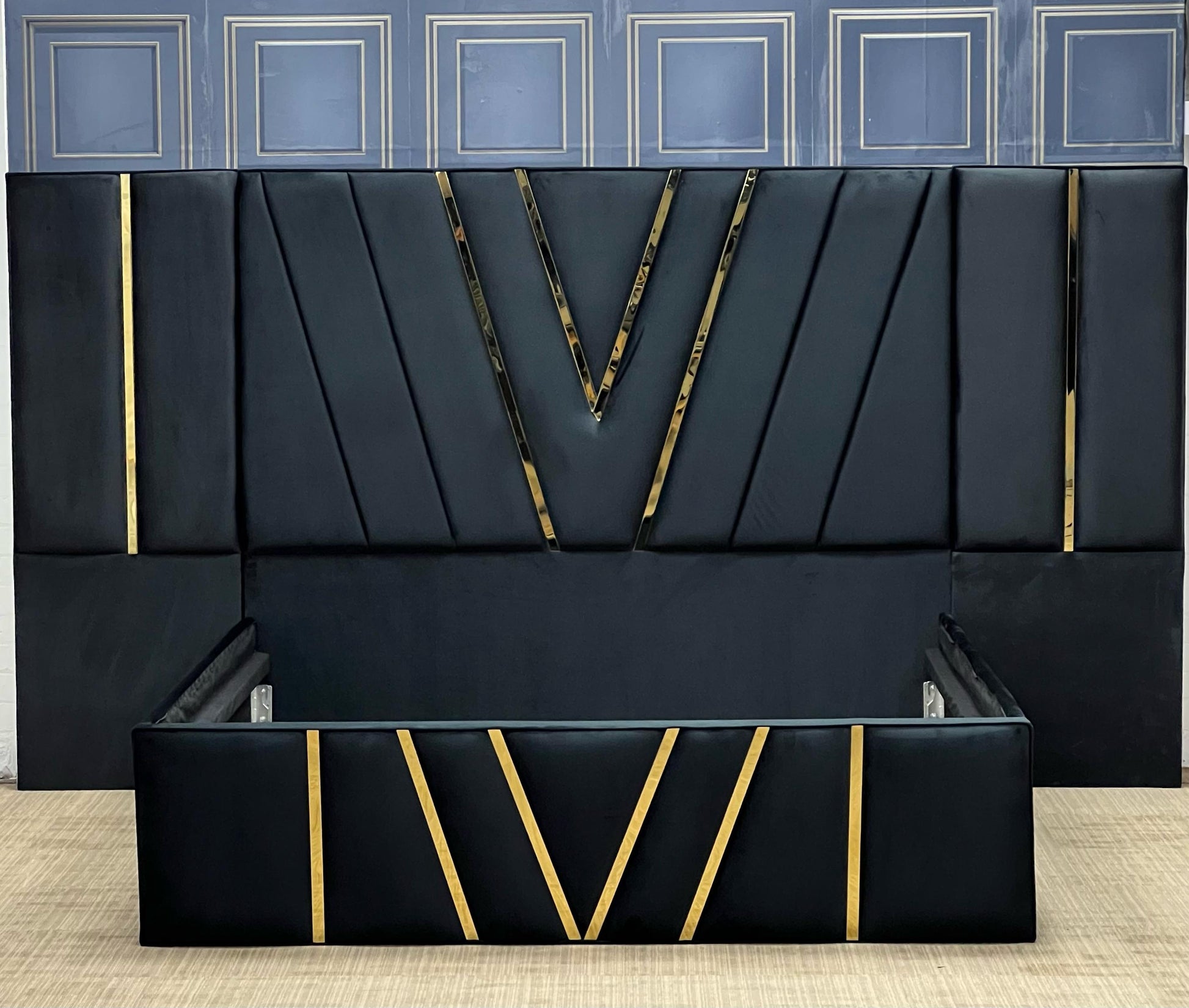 2025 VICTORIA PANEL BED