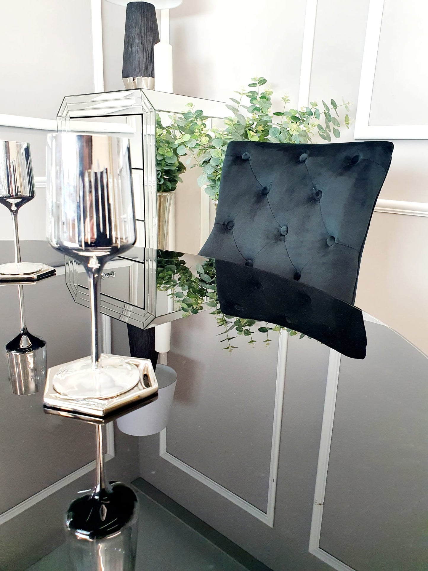 Louis 1.3m Round Dinning Table Set With Black Chairs