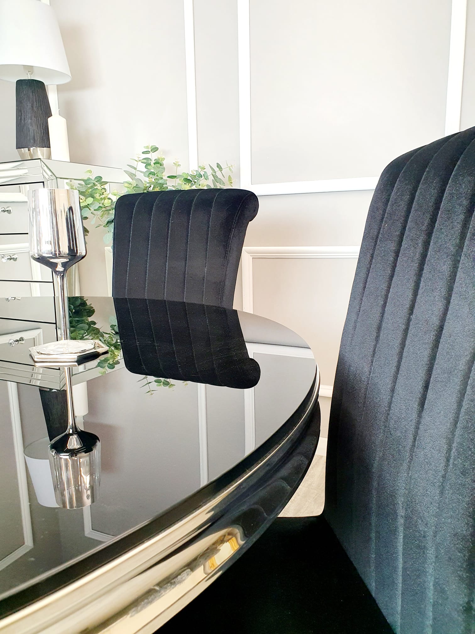 Louis 1.3m Round Dinning Table Set With Black Chairs